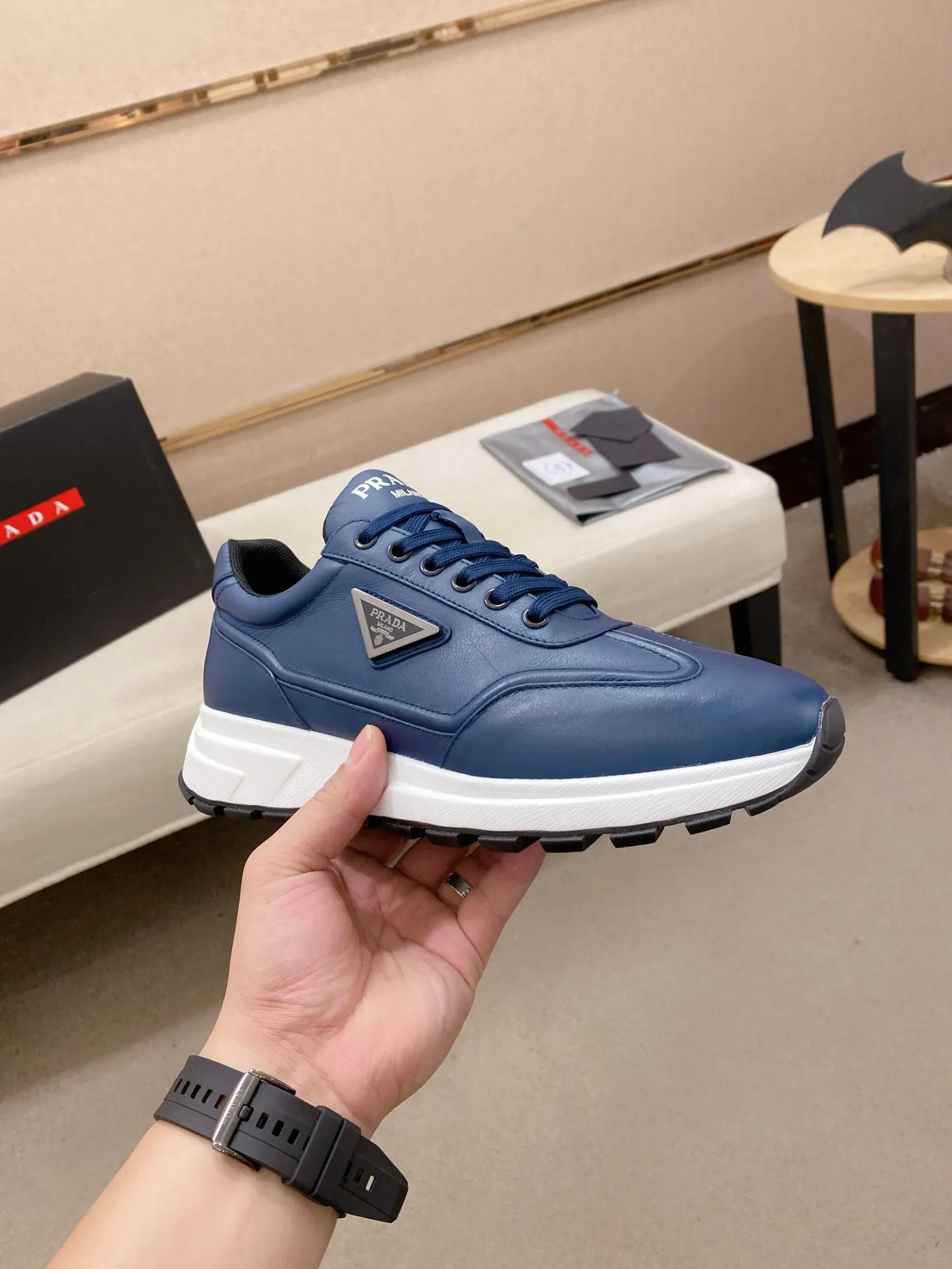 Factory price 600💰 ✔️✔️✔️High version High-quality new PRADA counters are on the market at the same time. The new men's shoes and 😘fabrics are selected from first-layer cowhide and are made by pure handicrafts. Lining: Full cowhide lining. 👍🏿 High-end ☄️ air-cushion molded anti-slip rubber outsole, exquisite lines, simple and elegant, comfortable and high-end for leisure travel. Code number: 38 to 45